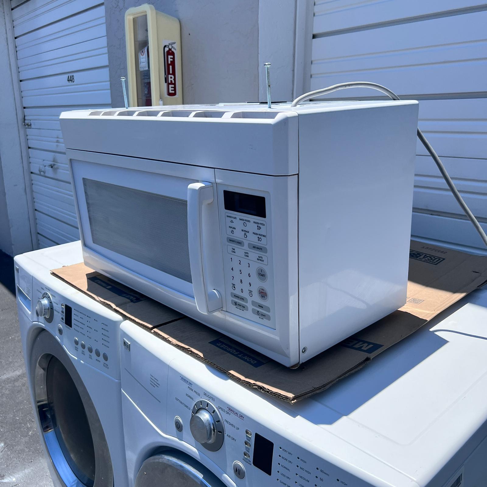 Magic Chef Over-the-Range Microwave Magic Chef Over-the-Range Microwave